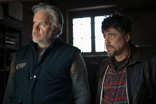 Tim Robbins and Benicio Del Toro in 'A Perfect Day'